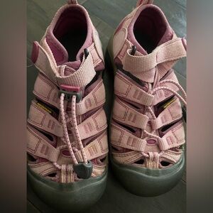 Kids KEEN Newport H2 Pink Waterproof Sandals – Size 1 US (EU 32/33)